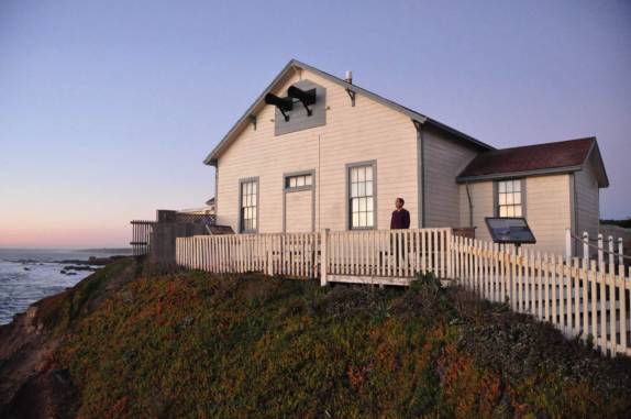 Pousada no farol de Pigeon Point, na rodovia One, entre San Francisco e Santa Cruz, no litoral da Califórnia, nos Estados Unidos